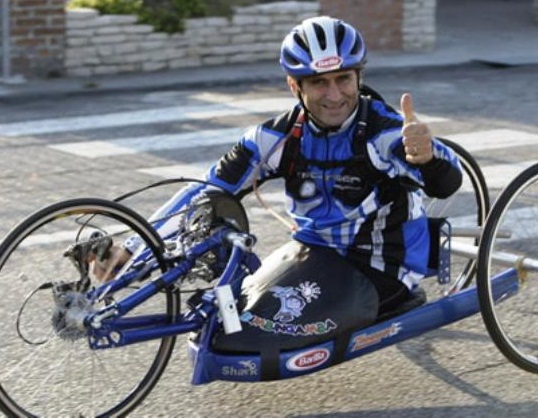 “Siete, siamo liberi di usare il linguaggio che preferite e che preferiamo. A un patto: a patto di non nascondere l’ammirazione, sì, l’ammirazione, per chi sceglie di mettersi in gioco, anzi in gara, qualunque sia la sua condizione di partenza”